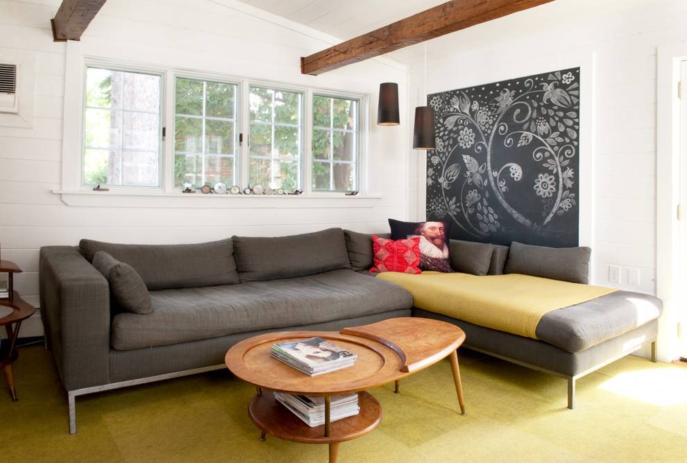 15 лучших идей для оформления стены в гостиной над диваном