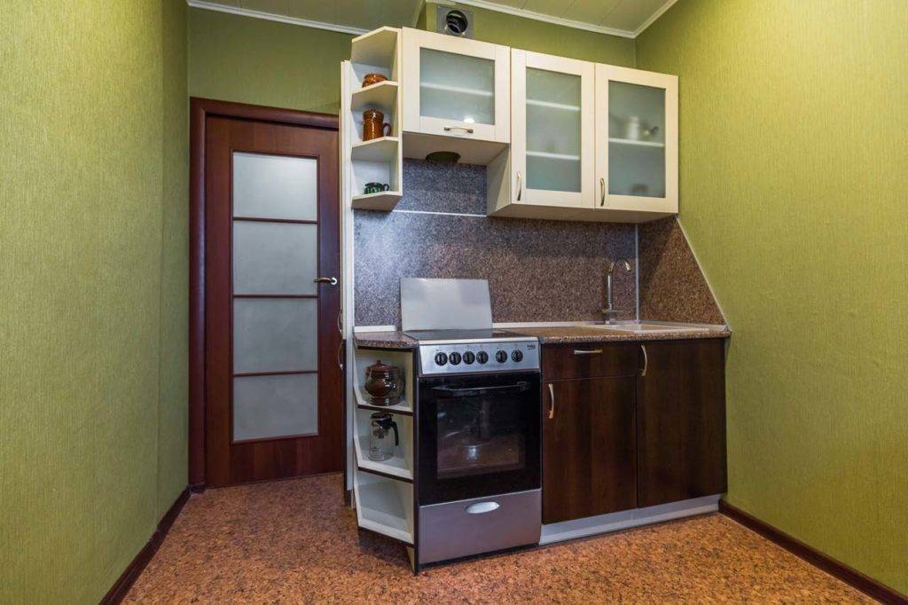 Малогабаритные кухни, основные приемы дизайна маленького пространства, как выбрать планировку и стиль - 39 фото