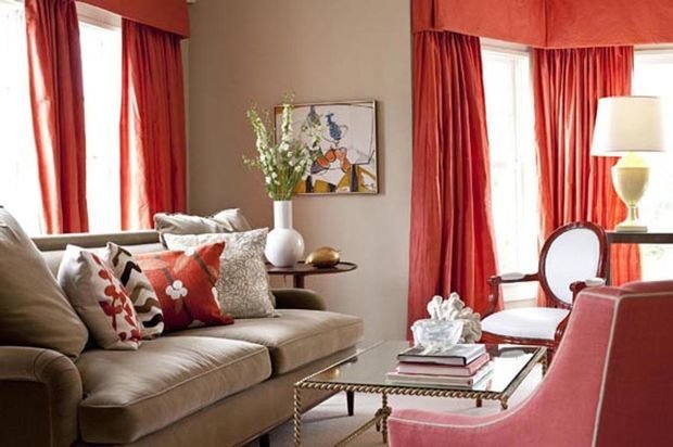 Бордовые шторы в интерьере гостиной: 60 фото, выбор дивана для