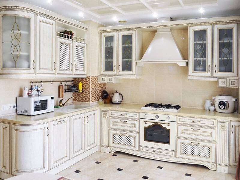 Кухня в классическом стиле (48 фото): интерьер в белом цвете, оформление с патиной и другие идеи, видео и фото