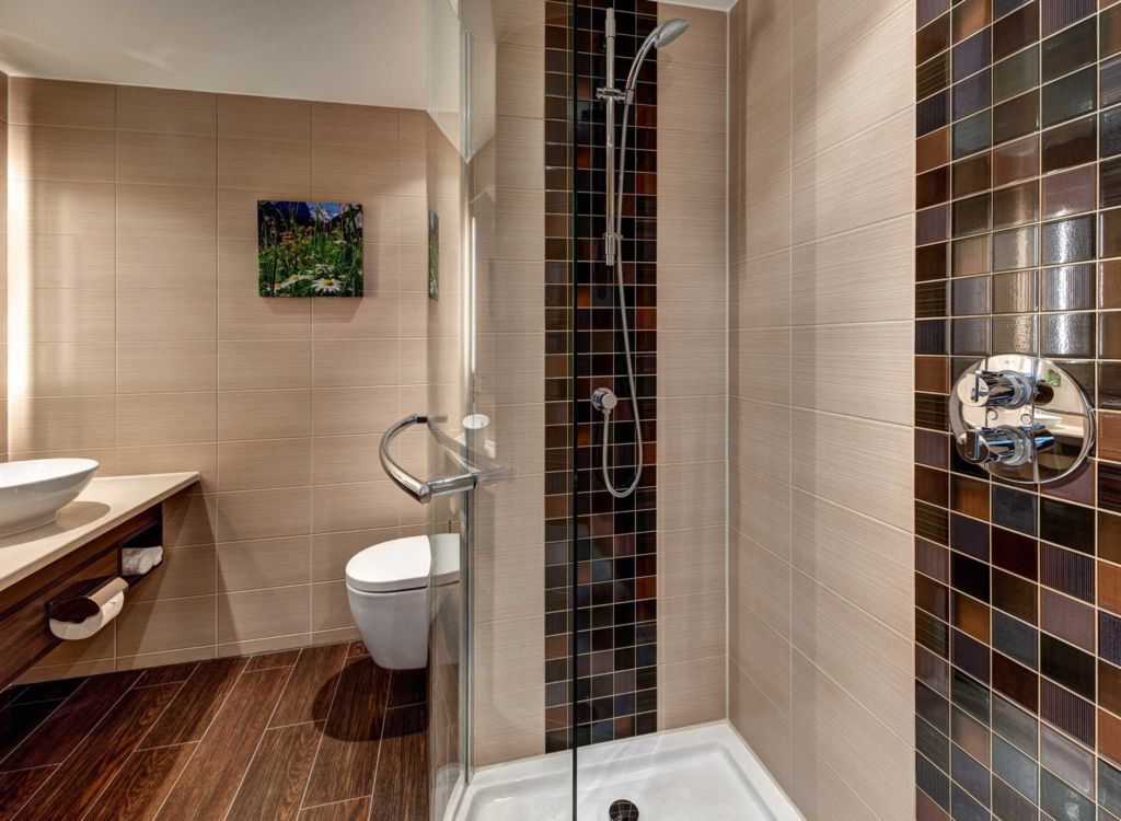 Дизайн плитки в ванной комнате — фото и видео обзор