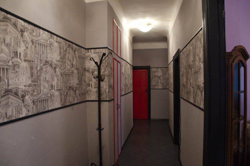 Обои для прихожей и коридора: фото, правила выбора для разных стилей и площадей