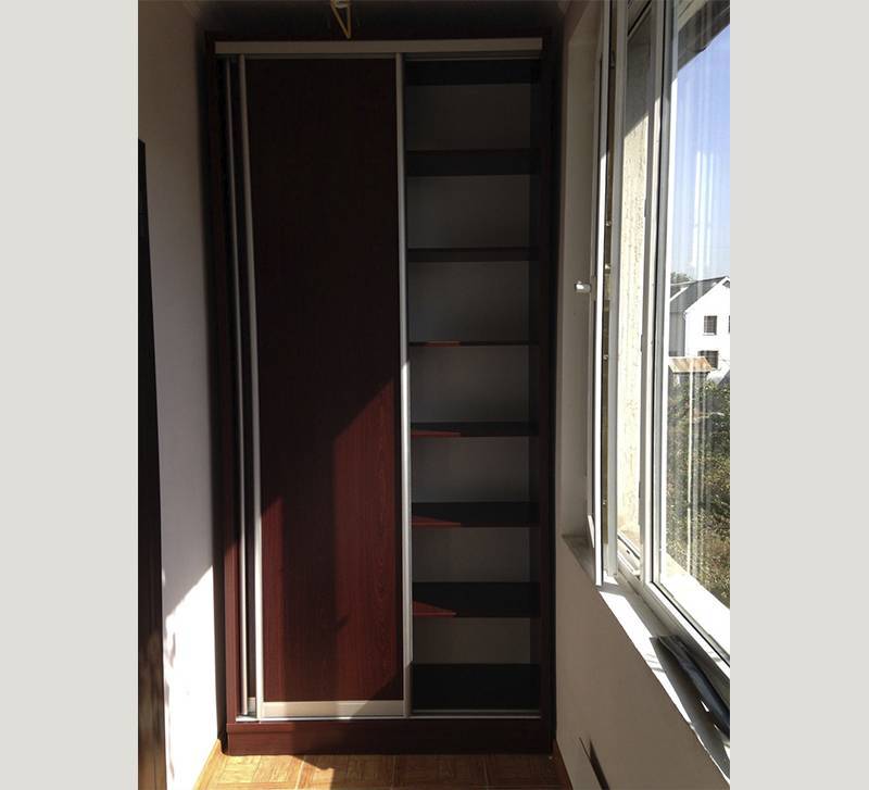 Шкаф на балкон и лоджию: виды, цвета, материалы, варианты расположения и наполнения