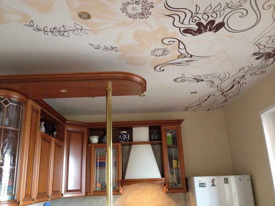 Какой натяжной потолок лучше - тканевый или пвх?