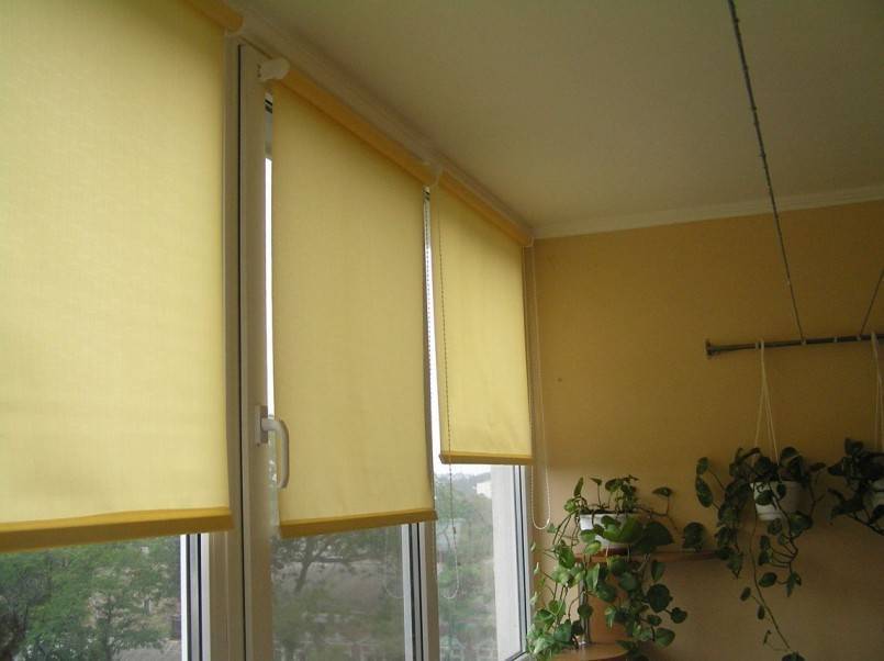 Рулонные шторы на балкон - как выбрать ткань, дизайн и как установить