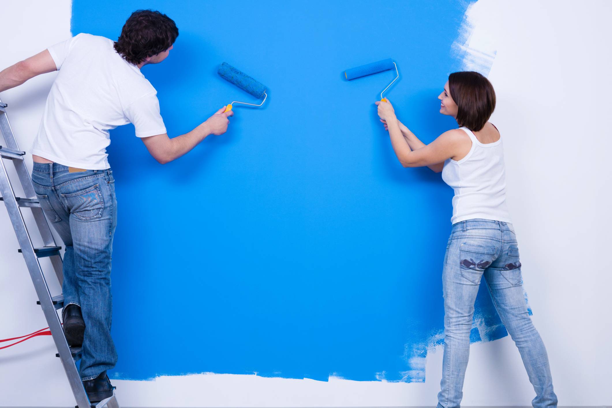 Краска или обои, что лучше для ваших стен?