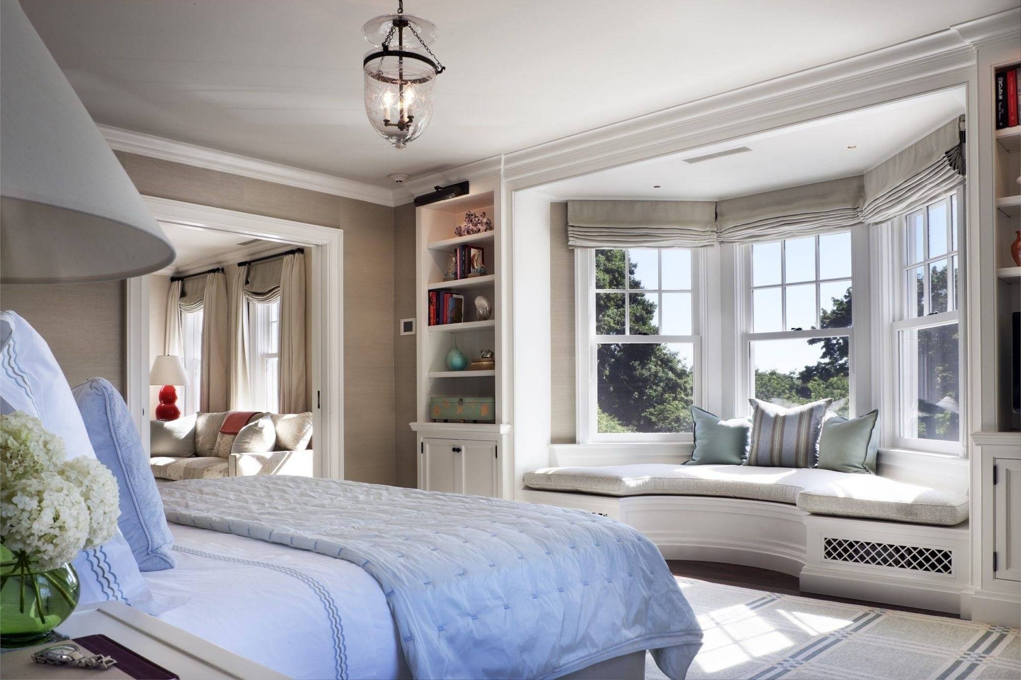 Планировка спальни: фото интерьера спальни в одноэтажном доме с большой гардеробной