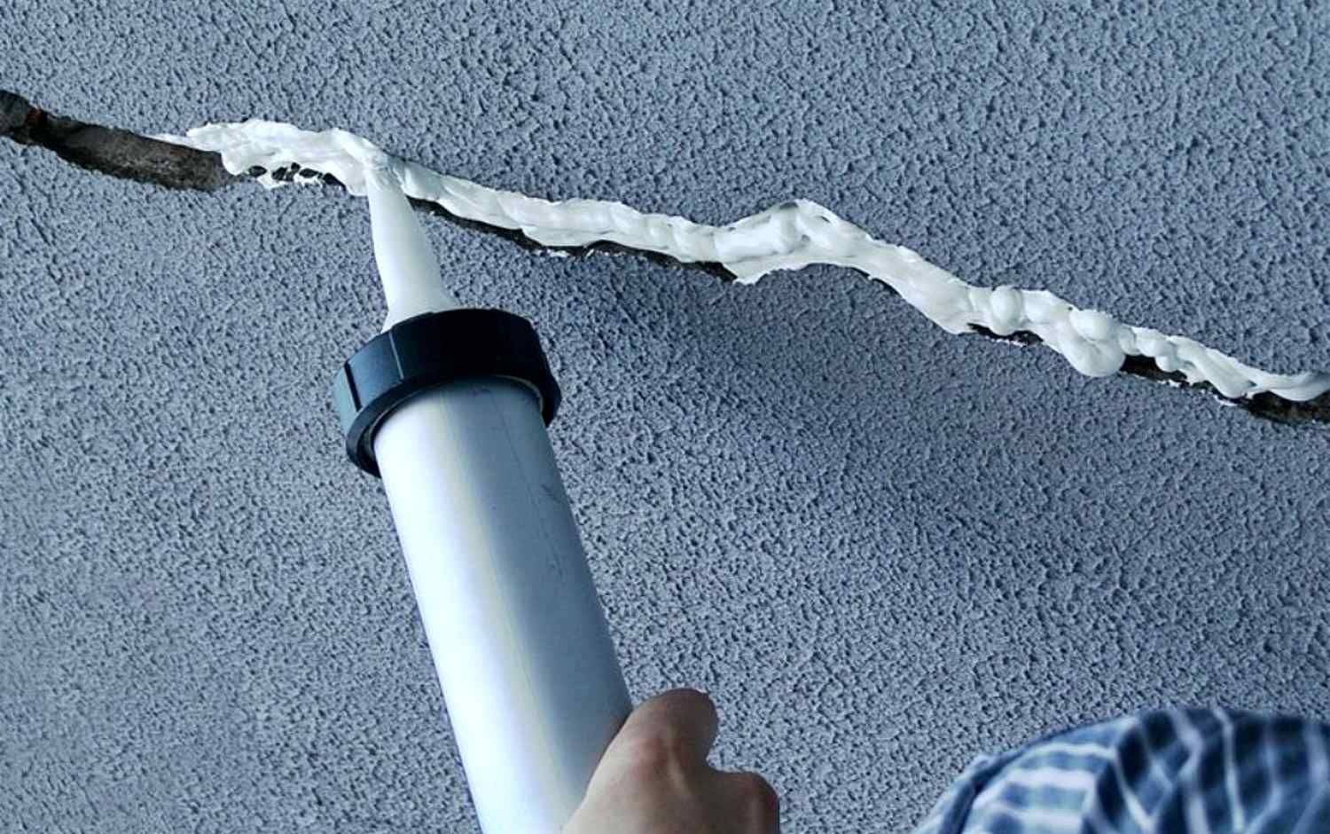 Чем и как лучше заделать швы на потолке между бетонными плитами своими руками?