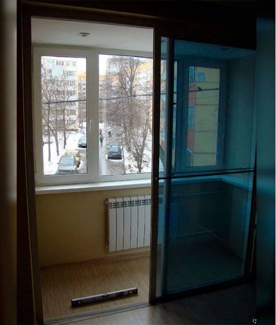 Пластиковые двери на балкон. виды, размеры, подбор | эконом-балкон.ру