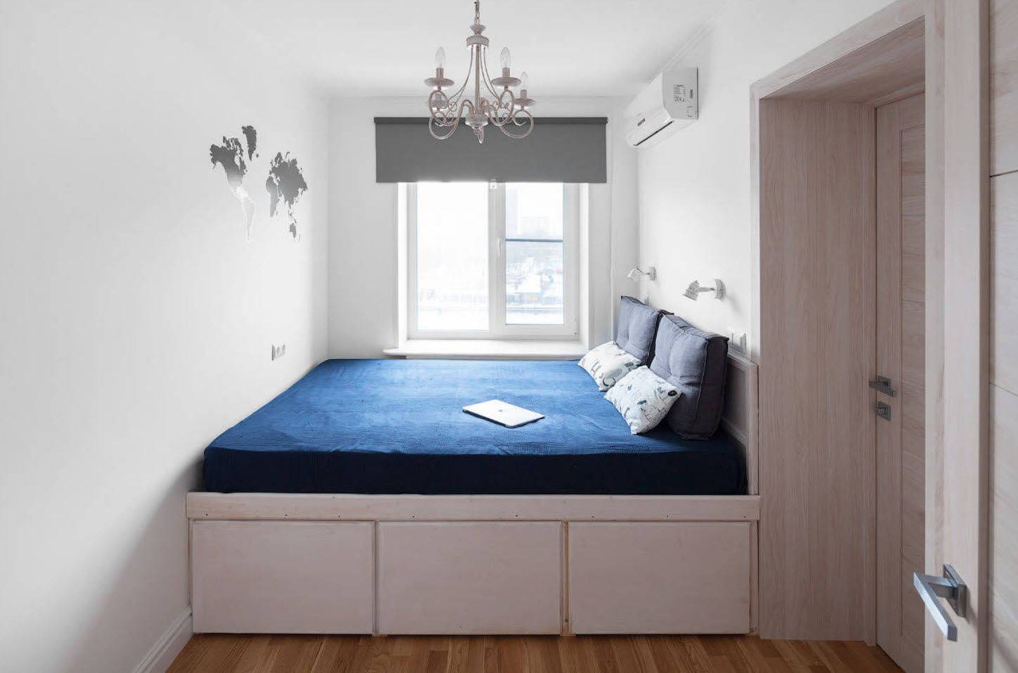 Кровать-подиум, фото для маленькой спальни: 5 сторон неожиданного решения