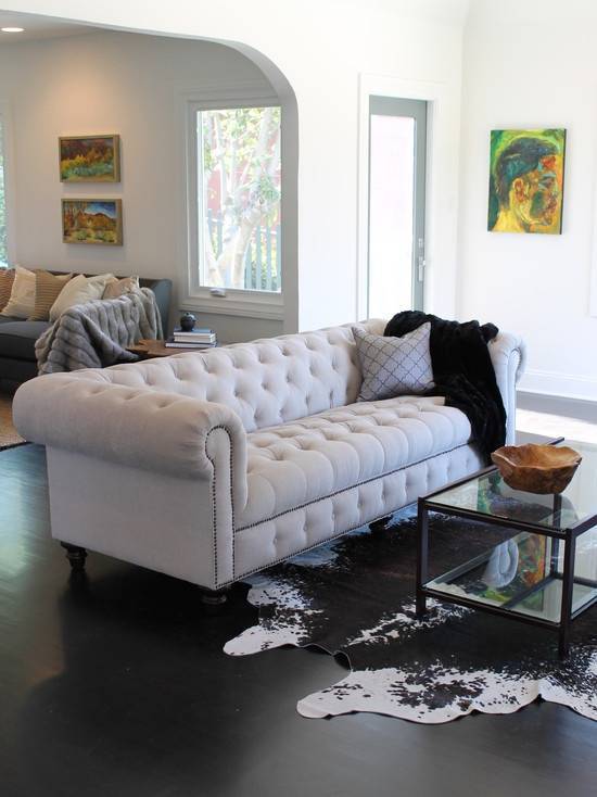 Белый диван в интерьере: фото, преимущества