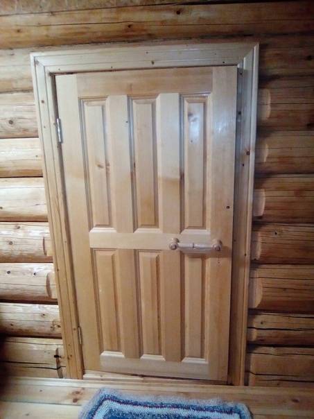 Двери в баню екатеринбург. Двери в баню деревянные. Дверь в баню деревянная входная. Дверь в сауну деревянная. Дверь в парилку деревянная.