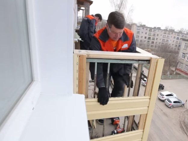 Отделка балкона сайдингом своими руками: пошаговая инструкция