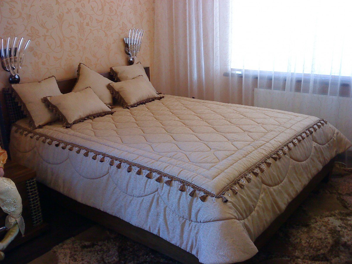 Покрывало на кровать в спальню: 170+ (фото) современный дизайн