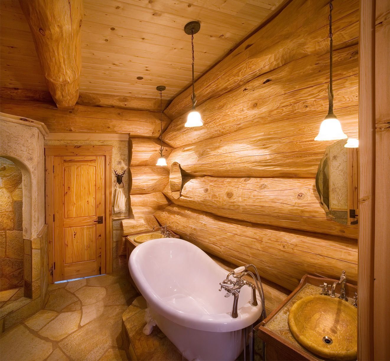 Отделка деревянной комнаты. Ванна в деревянном доме. Ванная отделанная деревом. Ваееая в деревянном доме. Ванные комнаты в деревянном доме.