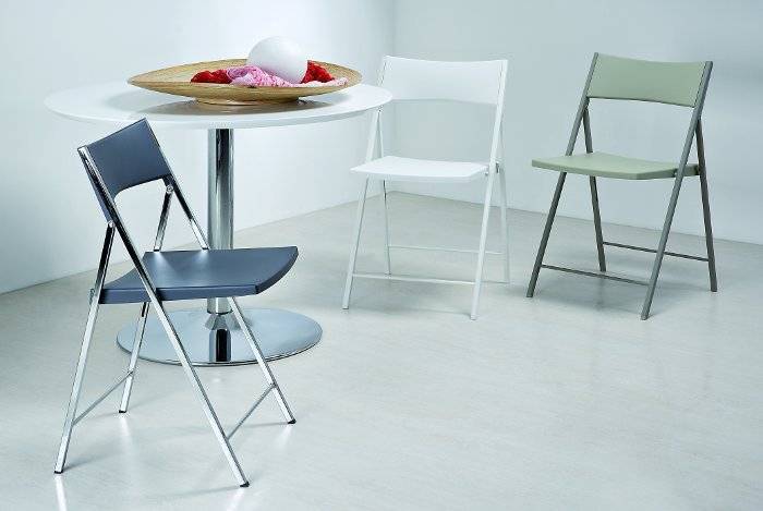 Виды современных и удобных кухонных стульев