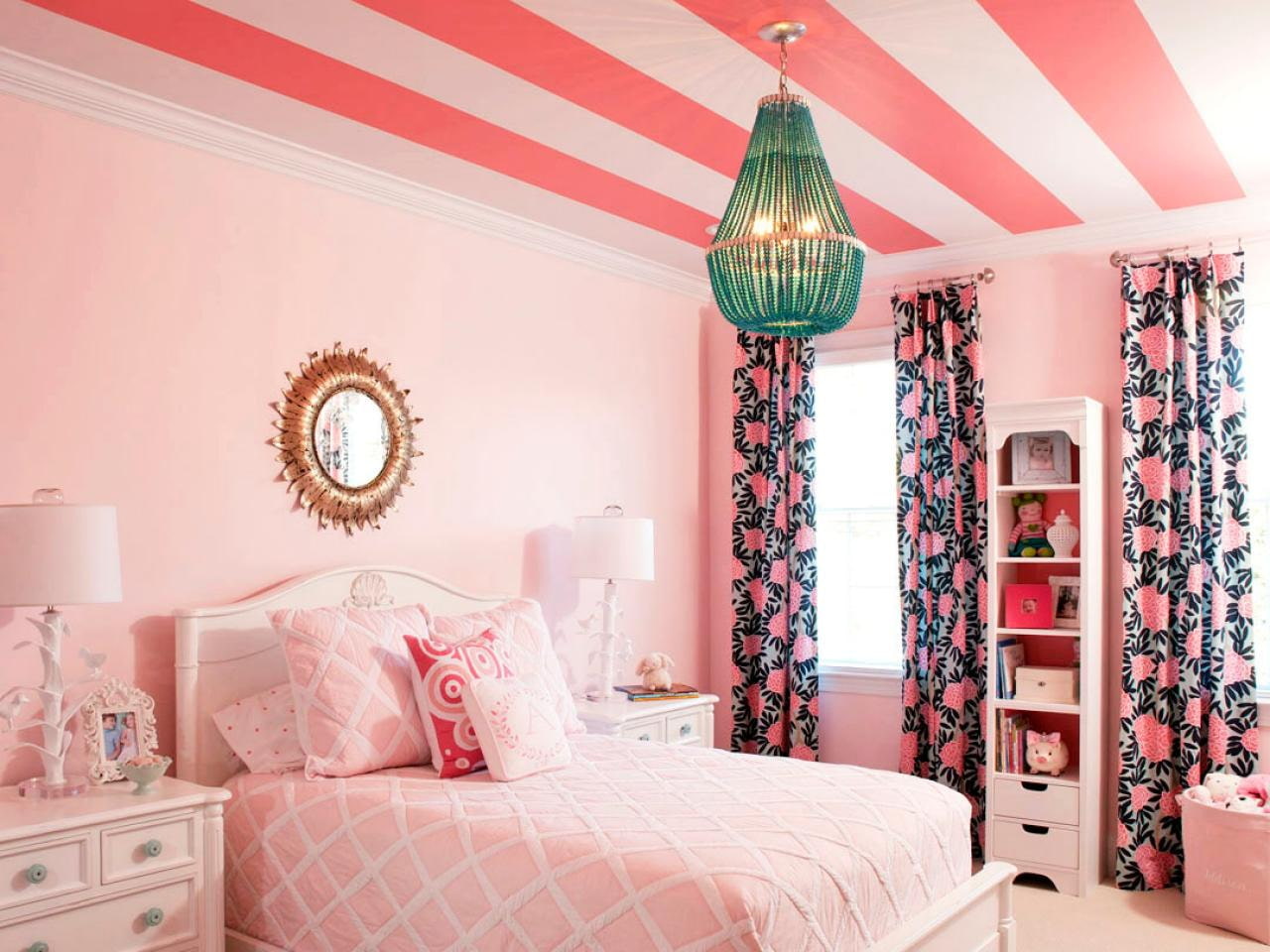 Розовые обои в интерьере спальни, гостиной, кухни - фото