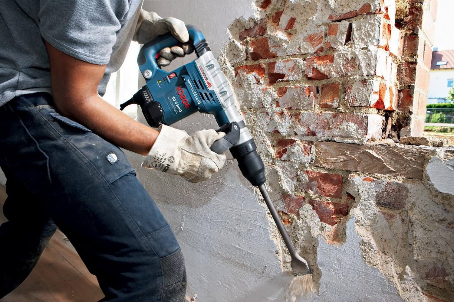 Как снять старую штукатурку со стен: полный и частичный демонтаж