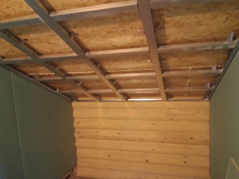 Как обшить потолок гипсокартоном в деревянном доме: практические советы