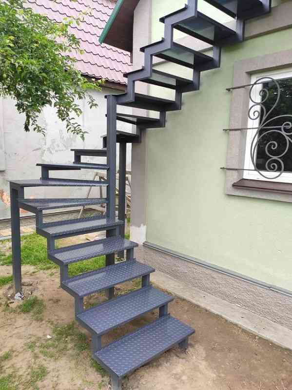 Современные уличные лестницы из металла своими руками