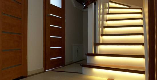 Подсветка лестницы на ступенях с датчиком движения: беспроводные виды, монтаж