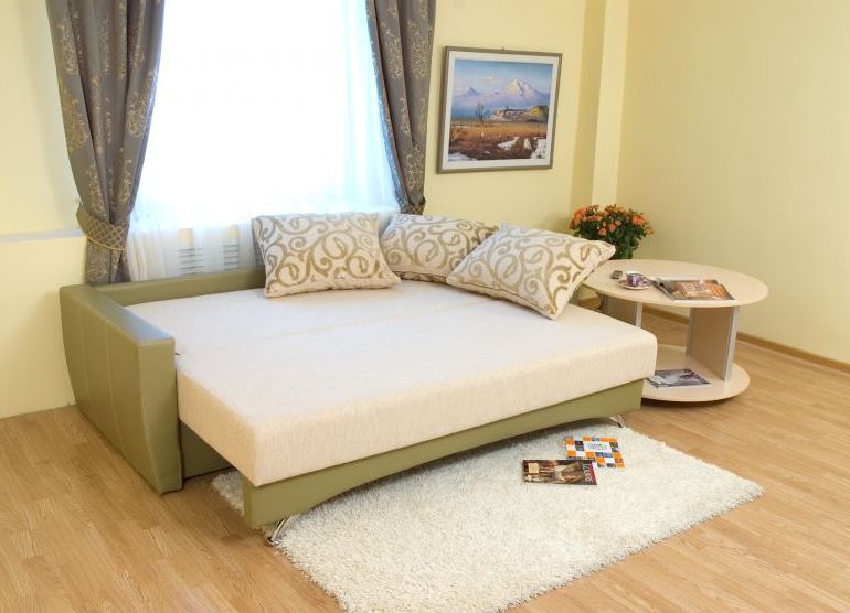 Угловые диваны для гостиной: чем отличаются спальные места и размеры