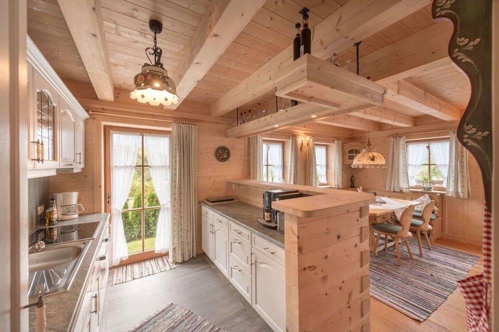 Маленькая деревянная  кухня: дизайн и отделка кухни из дерева (65 фото)