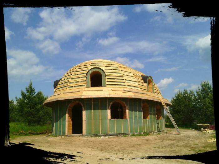 Купольные дома (64 фото): новое слово в строительстве или архитектурное безумие