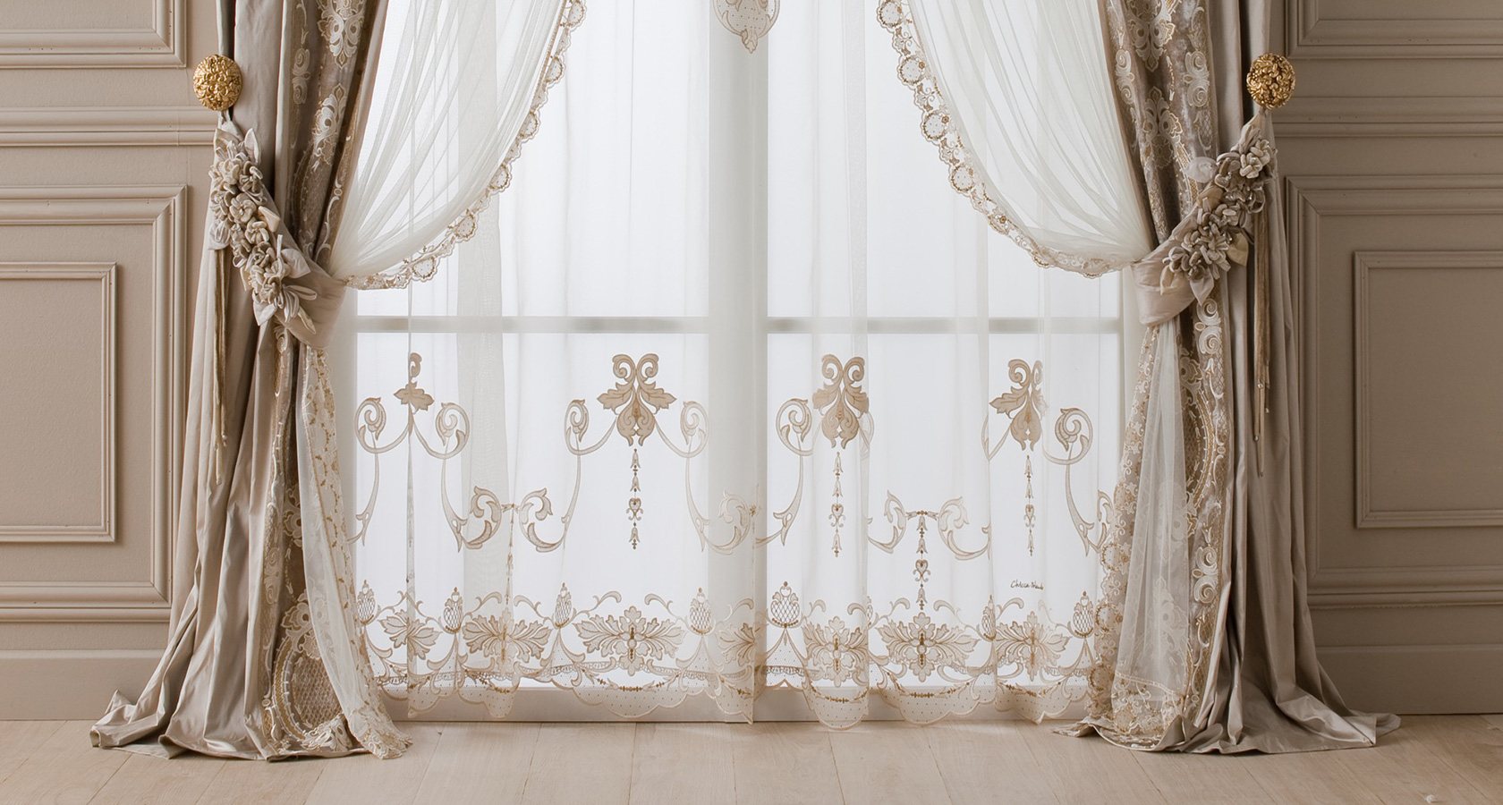 Итальянские шторы, фото итальянского стиля в интерьере гостиной или спальной комнаты
