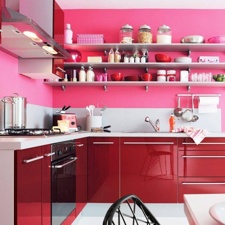Красная кухня — лучшие сочетания красной кухони в интерьере.