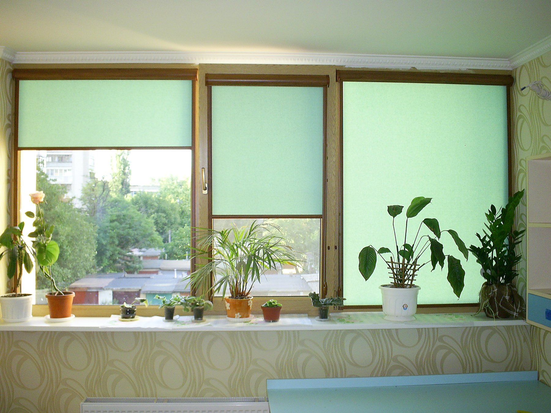 Рулонные шторы на балкон и лоджию: примеры с фото