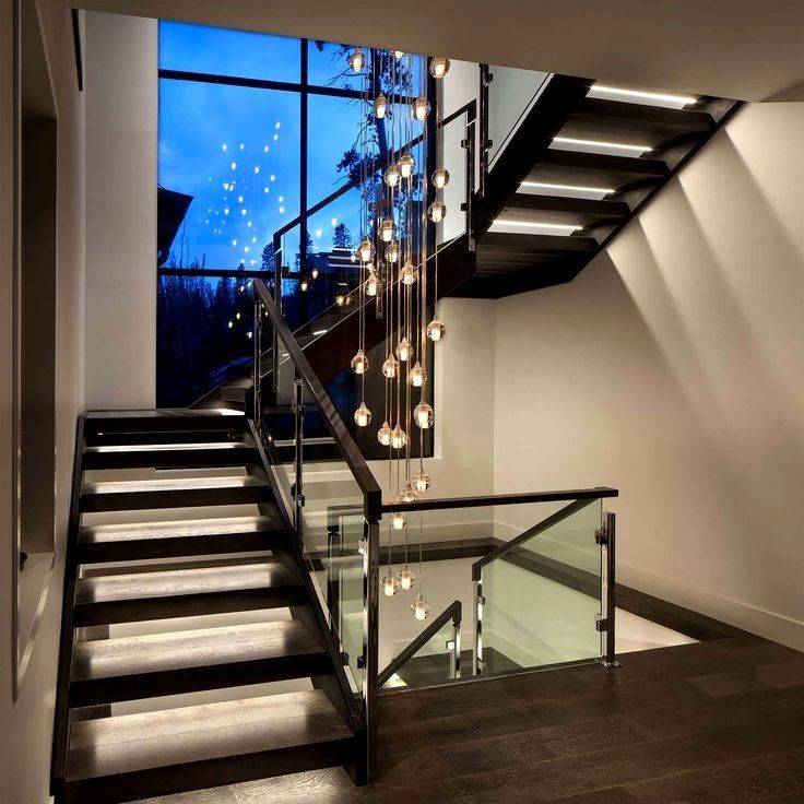 Установка стеклянной лестницы в частном доме своими руками: виды и особенности монтажа с фото