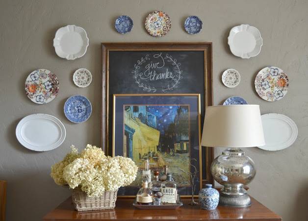 Декоративные тарелки на стену: способы декорирования, 75 фото, видео