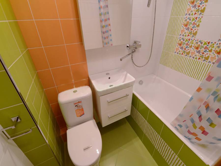 Выбор дизайна совмещенного санузла в хрущевке, 28 фото удачных планировок маленьких санузлов, выбор отделки и оформление интерьера совмещенной ванны и туалета