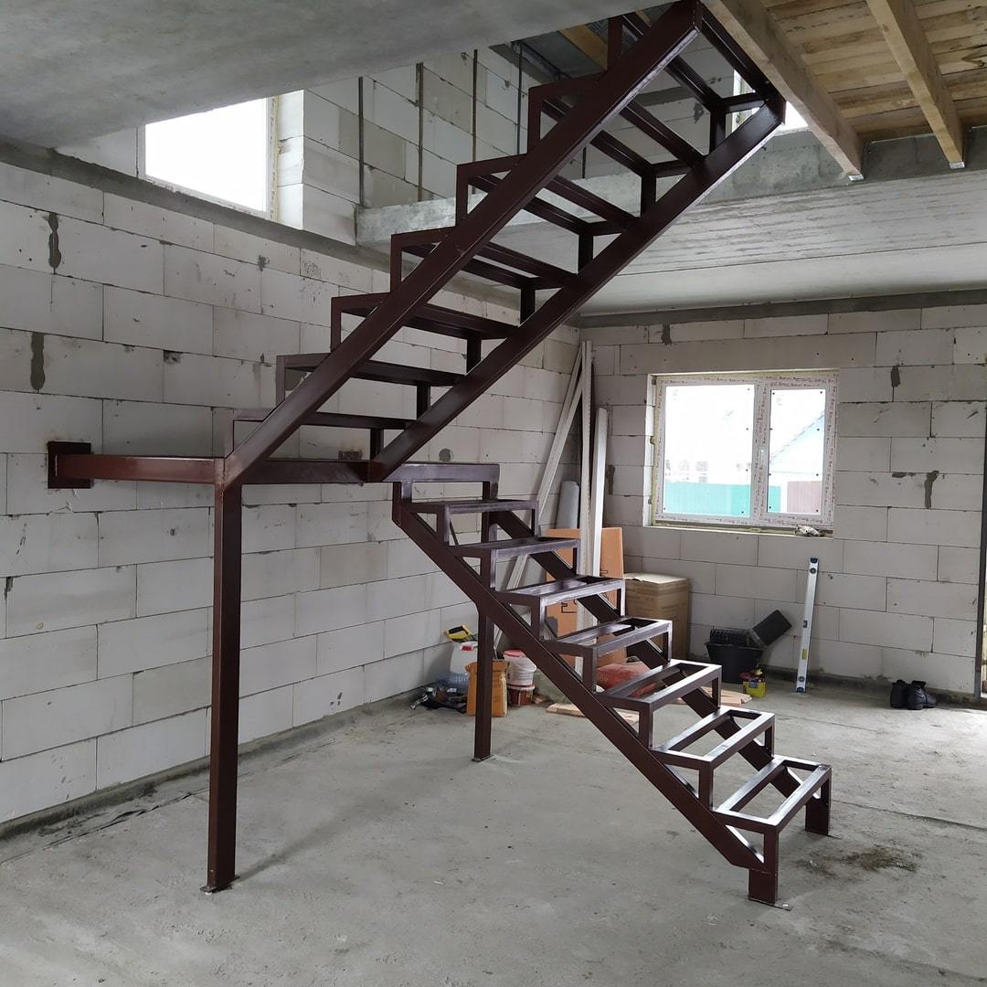 Металлическая лестница на второй этаж своими руками в частном доме: пошаговая инструкция +видео