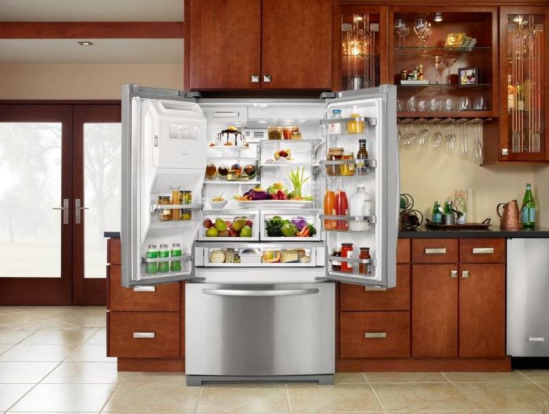 Какие холодильники подойдут для дизайна кухни: классика и модерн