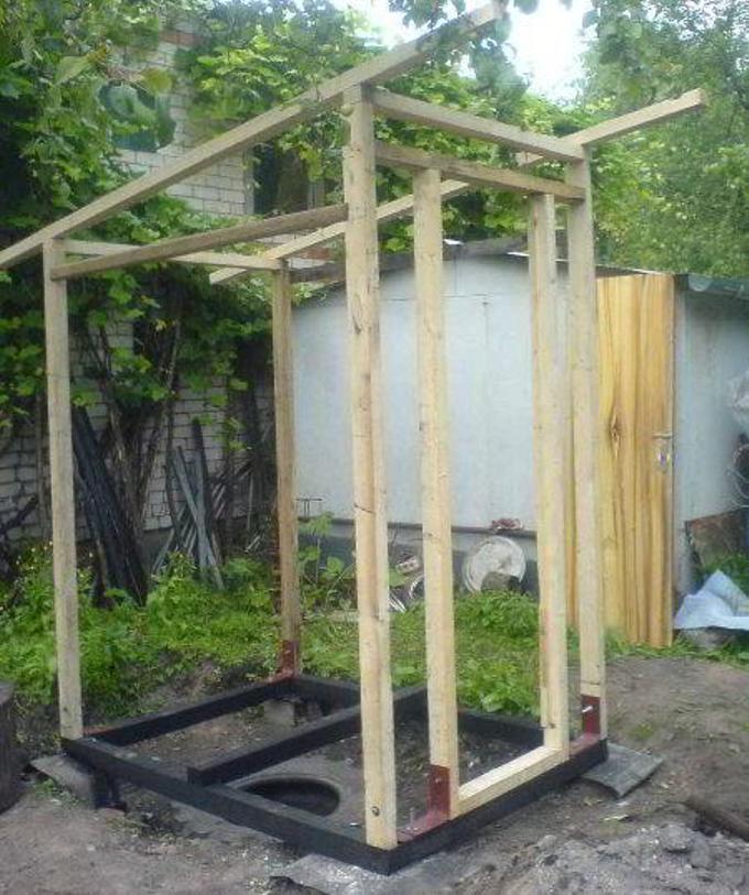 Как самостоятельно построить даачный душ из дерева: каркас, установка поддона