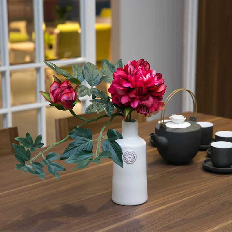 Искусственные цветы для домашнего интерьера: как эффектно украсить жилище