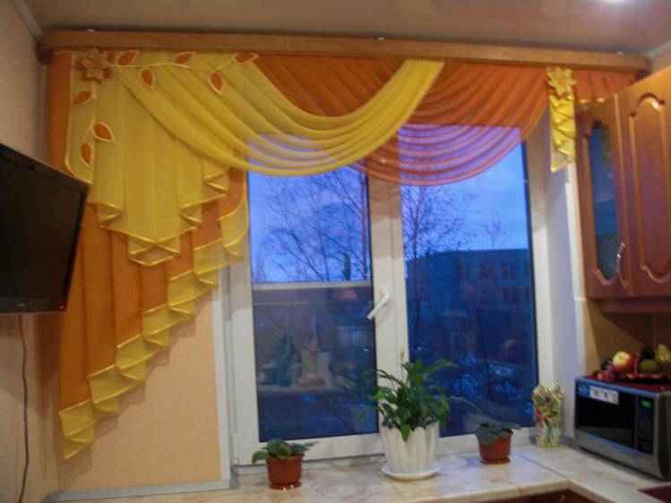 Ламбрекены для зала: выбираем шторы с ламбрекеном в гостиную