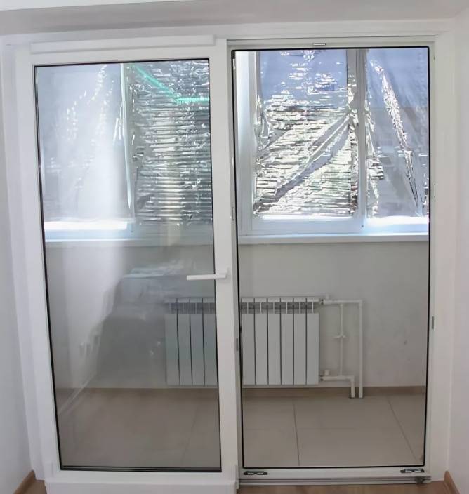 Французские двери на балкон (34 фото): особенности балконных стеклянных дверей, выбираем дверь полностью из стекла до пола на лоджию