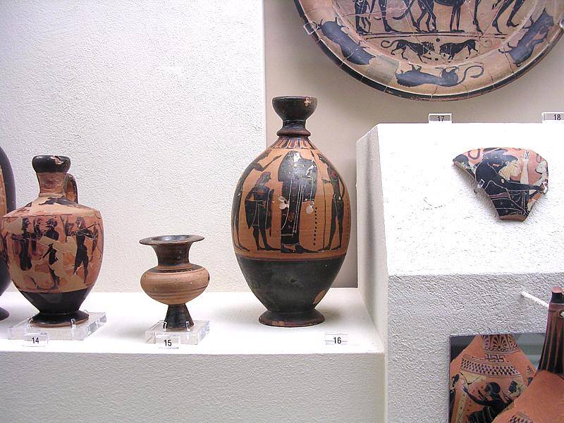 Оригинальный керамический музей в виде вазы
