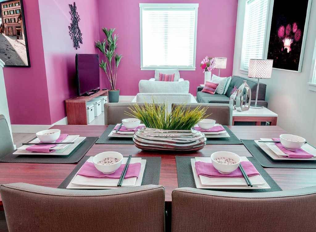 Розовые оттенки в дизайне современных интерьеров – особенности и правила применения