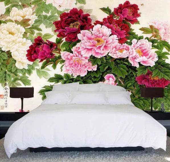 Интерьер с обоями в цветочек: цветы на стену в спальне и гостиной