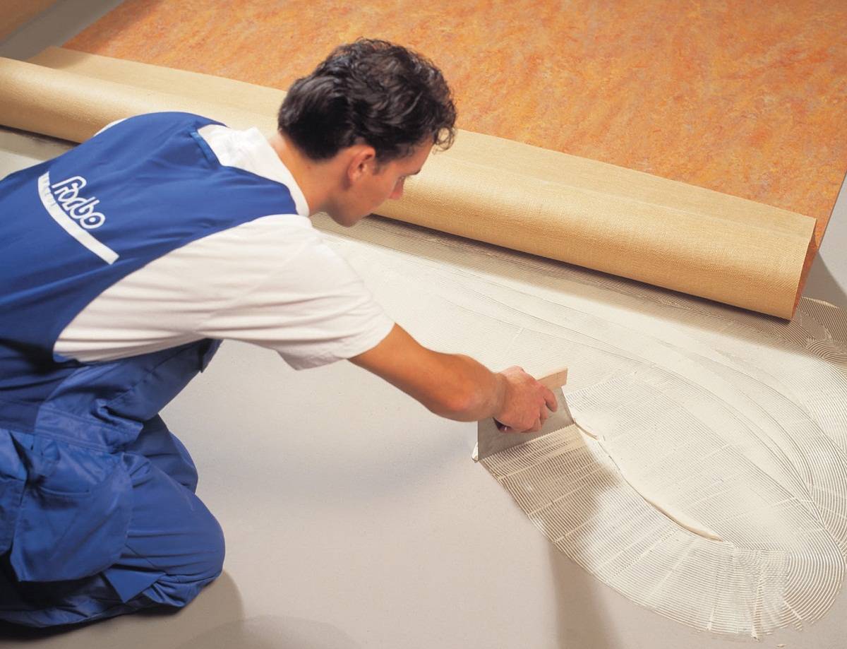 Укладка линолеума своими руками - пошаговая инструкция укладки на деревянный и бетонный пол с фото!