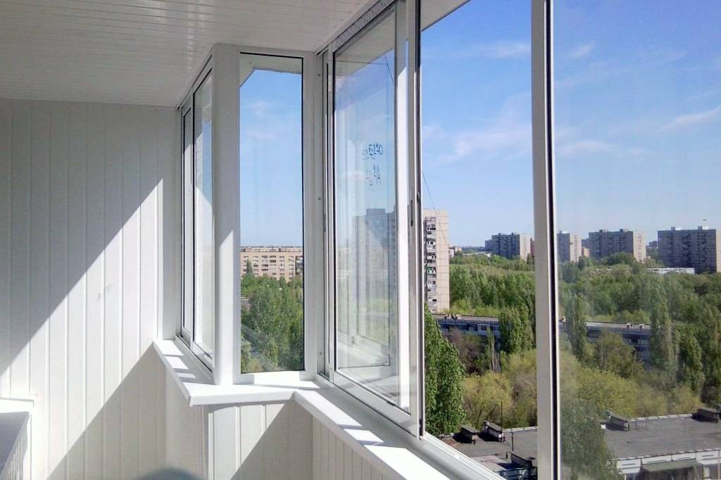 Остекление балкона, варианты остекления балкона, холодный и тёплый тип остекления