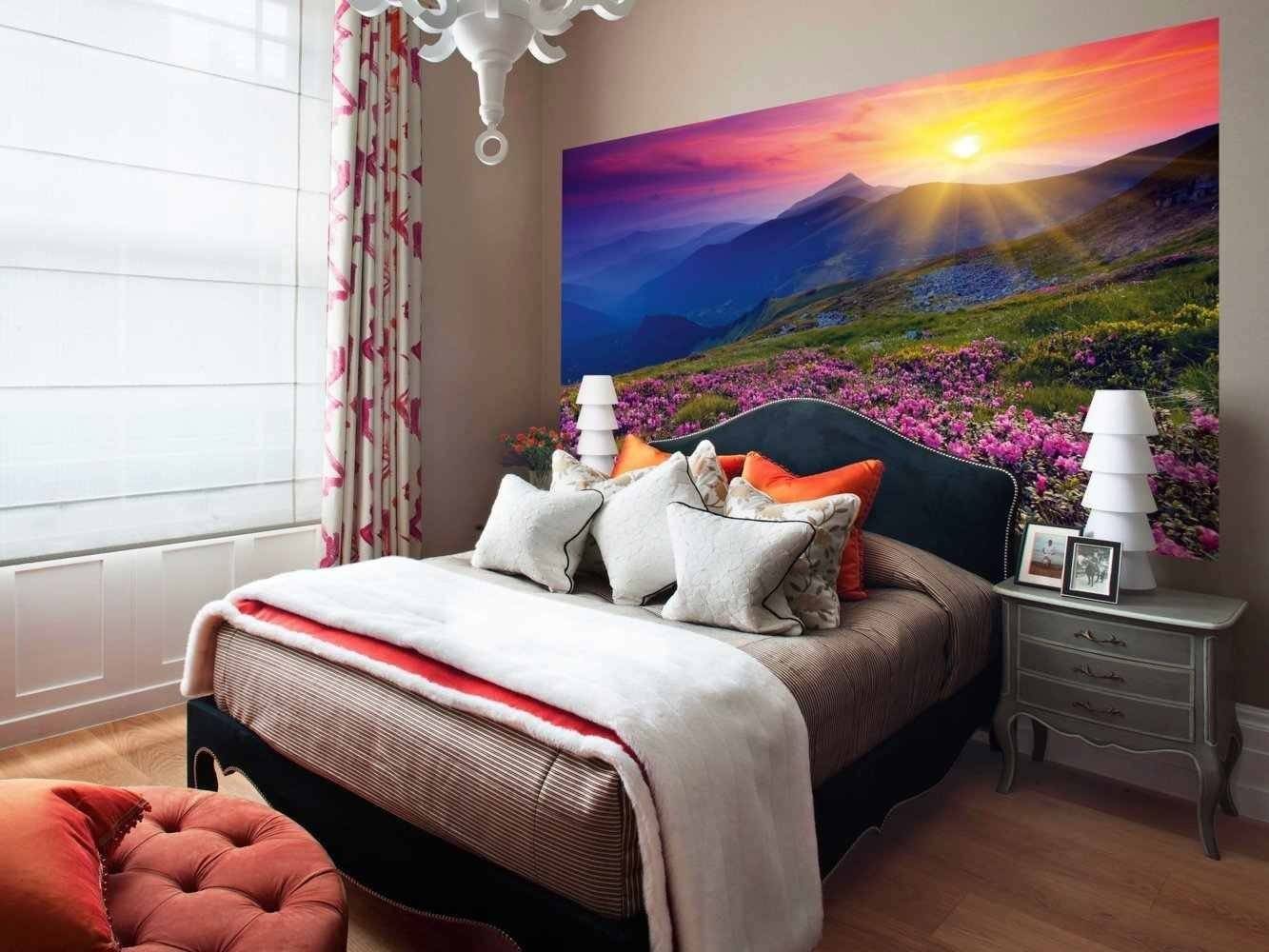 Как выбрать фотообои на стену в кухню или гостиную, в спальню над кроватью, для маленькой комнаты, как правильно сочетать цвета и сюжет полотен с интерьером?