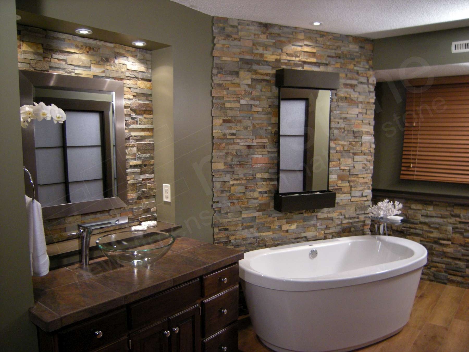 Варианты отделки стен в ванной комнате: популярные материалы, их преимущества и недостатки