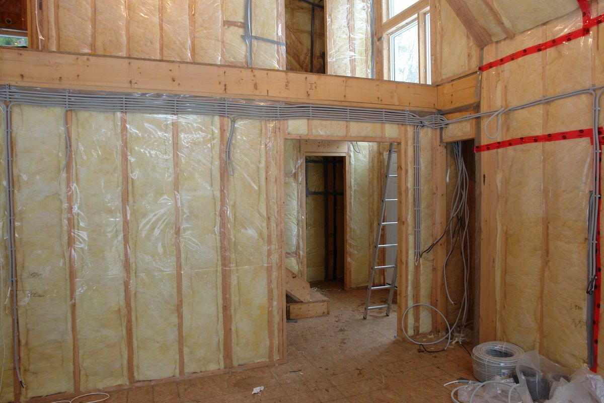 Внутренняя отделка деревянного дома: обшивка стен, отделка потолков, устройство пола, фото разных вариантов отделки