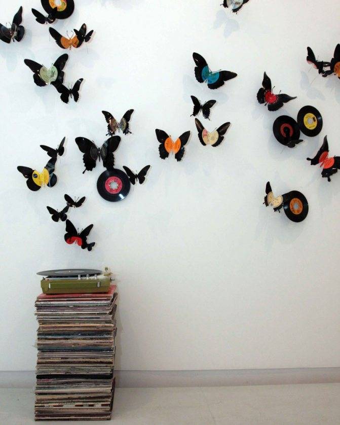 Как красиво наклеить бабочек на стену: композиции и оформление
 - 36 фото