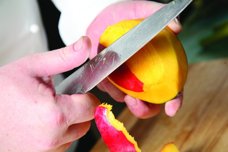 Как правильно нарезать манго: 5 простых советов